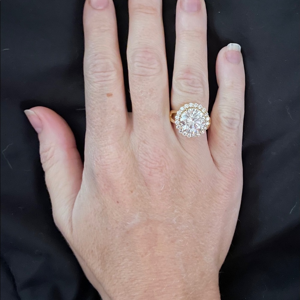 6ct D, VVS1 Moissanite 925/ 14ct Gold Halo Ring - Picture 5 of 9